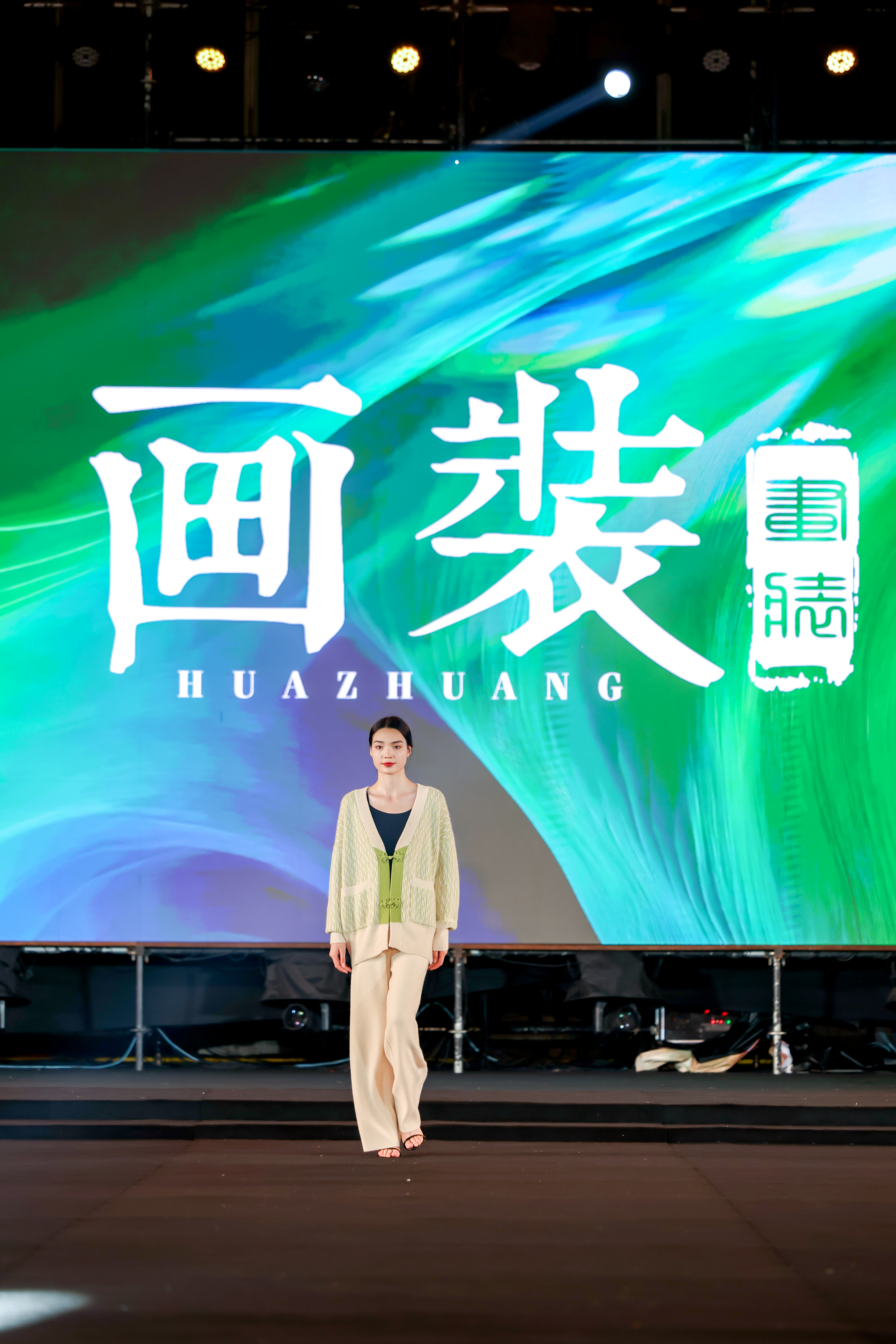 嘉兴市画装服饰有限公司企业图片